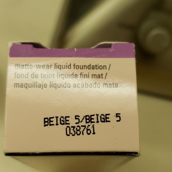 Makeup - Picture 2 of 3